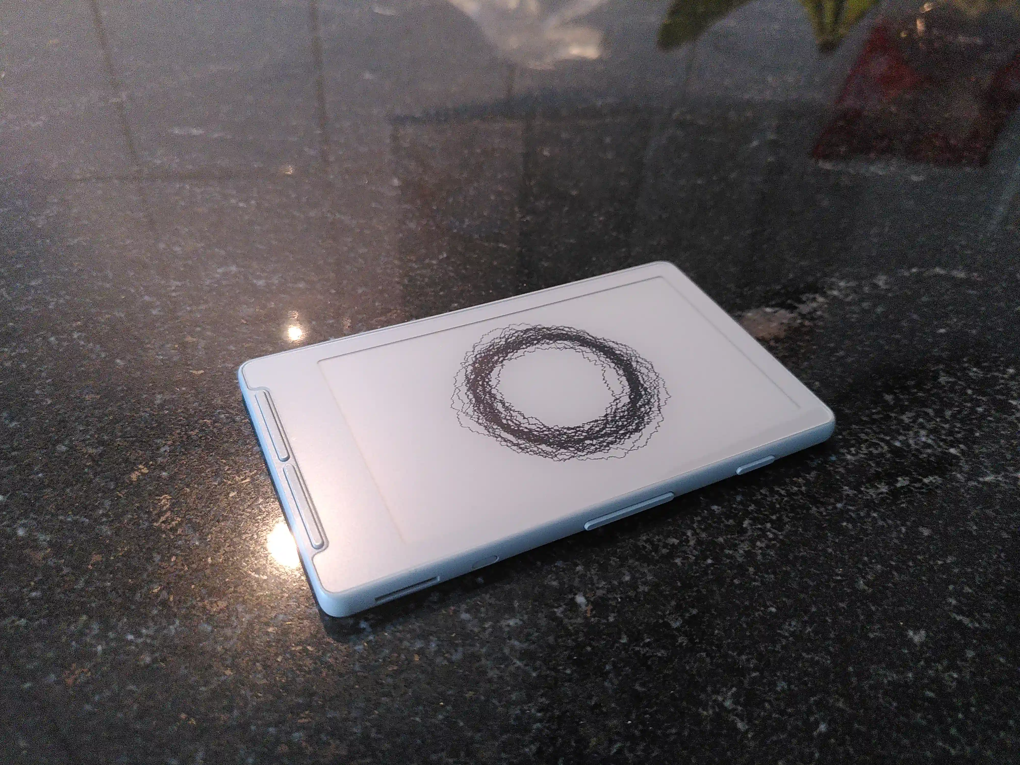 A Better Glimpse at the Side Buttons of the Device